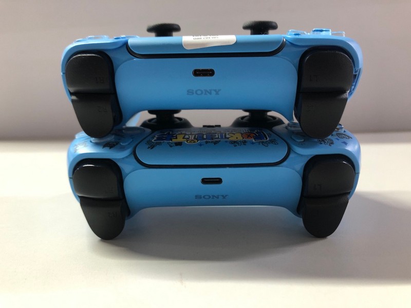 Lot 725  
            Nottingham SR1 - Delivery Only 

                
2 X PLAYSTATION 5 DUAL SENSE WIRELESS CONTROLLER (DAMAGED)