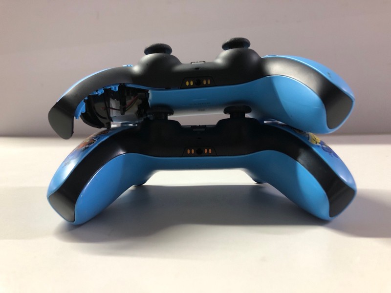 Lot 725  
            Nottingham SR1 - Delivery Only 

                
2 X PLAYSTATION 5 DUAL SENSE WIRELESS CONTROLLER (DAMAGED)
