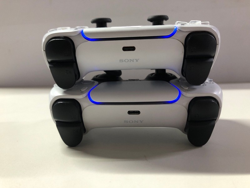 Lot 727  
            Nottingham SR1 - Delivery Only 

                
2 X PLAYSTATION 5 DUAL SENSE WIRELESS CONTROLLER (DAMAGED)