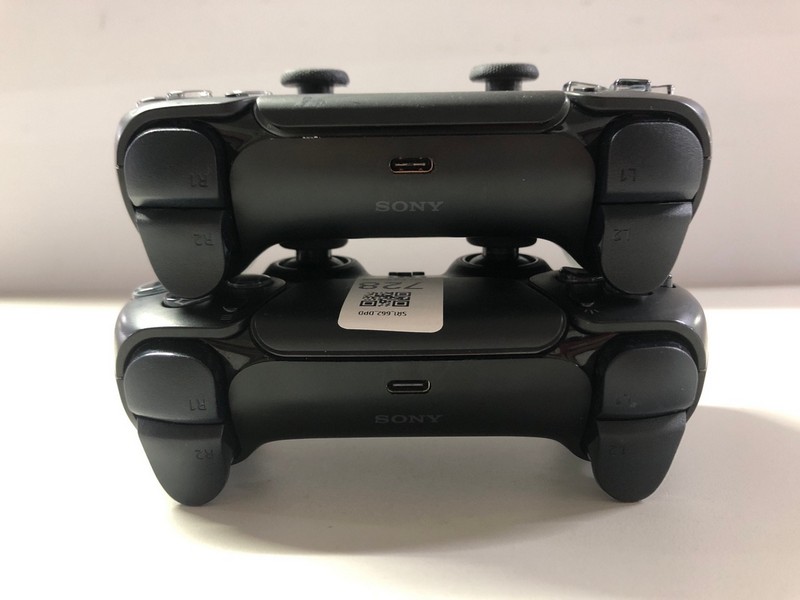 Lot 728  
            Nottingham SR1 - Delivery Only 

                
2 X PLAYSTATION 5 DUAL SENSE WIRELESS CONTROLLER (DAMAGED)