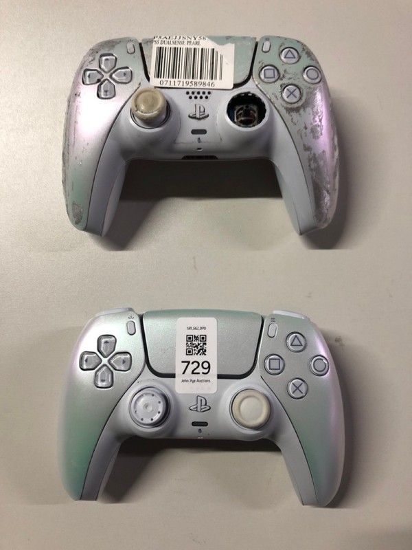 Lot 729  
            Nottingham SR1 - Delivery Only 

                
2 X PLAYSTATION 5 DUAL SENSE WIRELESS CONTROLLER (DAMAGED)