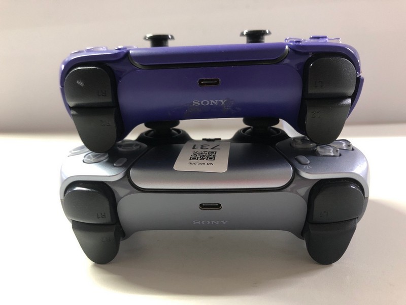 Lot 731  
            Nottingham SR1 - Delivery Only 

                
2 X PLAYSTATION 5 DUAL SENSE WIRELESS CONTROLLER (DAMAGED)