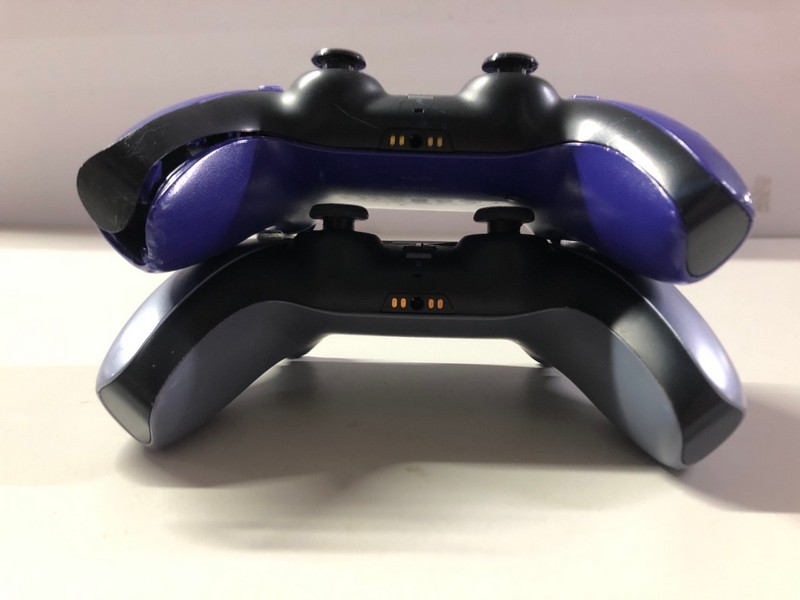 Lot 731  
            Nottingham SR1 - Delivery Only 

                
2 X PLAYSTATION 5 DUAL SENSE WIRELESS CONTROLLER (DAMAGED)