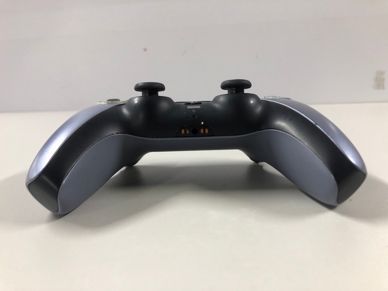 Lot 85  
            Nottingham SR1 - Delivery Only 

                
PLAYSTATION 5 DUAL SENSE WIRELESS CONTROLLER - STERLING SILVER - ORIGINAL RRP - £...