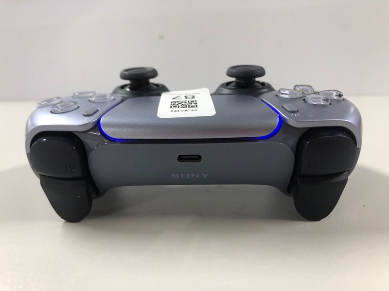 Lot 87  
            Nottingham SR1 - Delivery Only 

                
PLAYSTATION 5 DUAL SENSE WIRELESS CONTROLLER - STERLING SILVER - ORIGINAL RRP - £...
