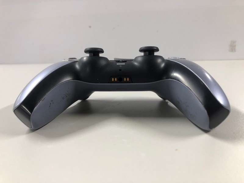 Lot 87  
            Nottingham SR1 - Delivery Only 

                
PLAYSTATION 5 DUAL SENSE WIRELESS CONTROLLER - STERLING SILVER - ORIGINAL RRP - £...