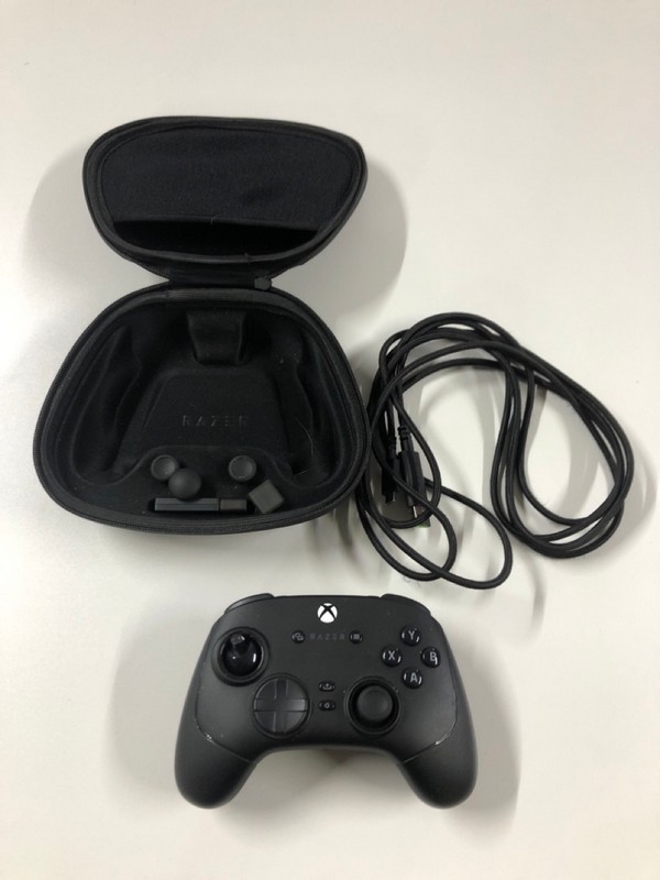 Lot 8  
            Nottingham SR1 - Delivery Only 

                
RAZER WOLVERINE V3 PRO WIRELESS GAMING CONTROLLER (XBOX & PC) - BLACK - ORIGINAL ...