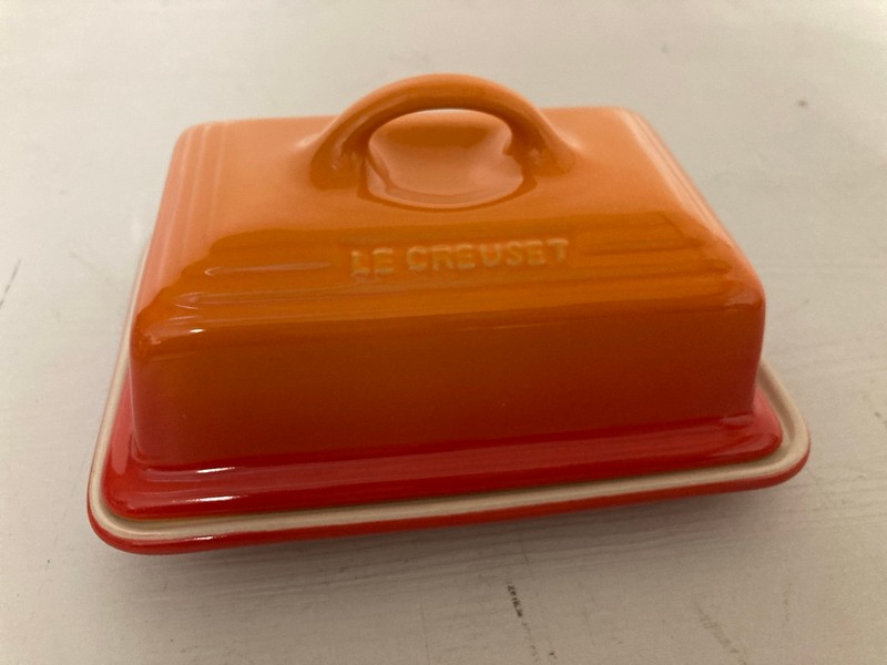 Lot 12  
            Nottingham SR3 - Delivery Only 

                
2 X LE CRUESET ITEMS TO INCLUDE MINI COCOTTE RONDE