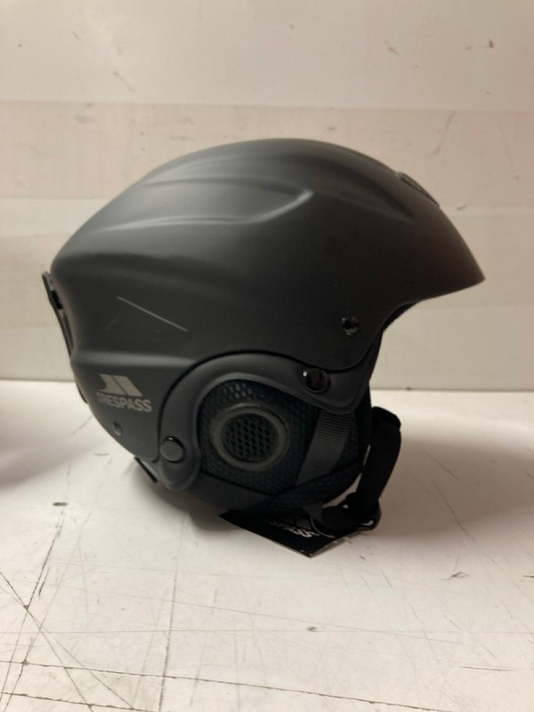 Lot 137  
            Nottingham SR3 - Delivery Only 

                
TREPASS SNOW SPORTS HELMET