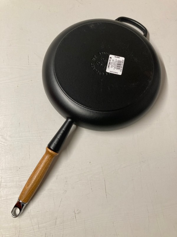 Lot 15  
            Nottingham SR3 - Delivery Only 

                
LE CREUSET WOODEN HANDLE FRYING PAN