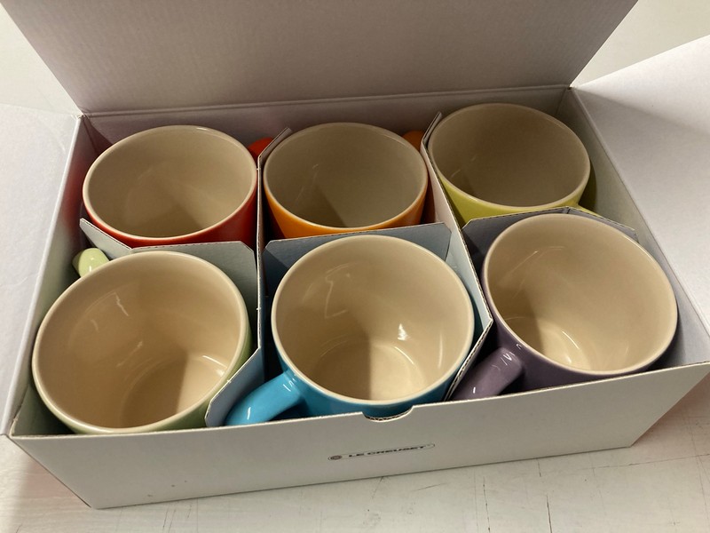 Lot 17  
            Nottingham SR3 - Delivery Only 

                
2 X LE CREUSET ITEMS TO INCLUDE BUTTER DISH