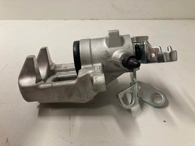 Lot 18  
            Nottingham SR3 - Delivery Only 

                
BREMSSATTEL BRAKE CALIPER