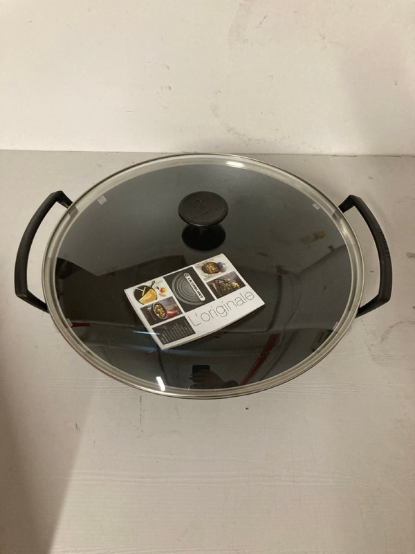 Lot 1  
            Nottingham SR3 - Delivery Only 

                
LE CREUSET WOK POT