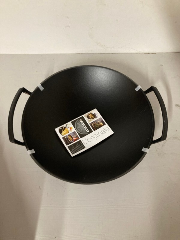 Lot 1  
            Nottingham SR3 - Delivery Only 

                
LE CREUSET WOK POT