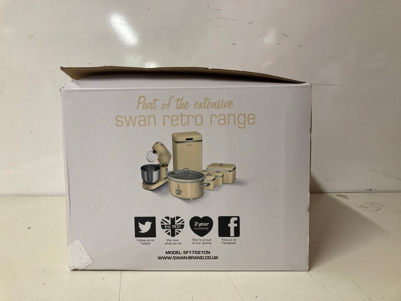 Lot 205  
            Nottingham SR3 - Delivery Only 

                
SWAN RETRO 3.5L SLOW KOOKER
