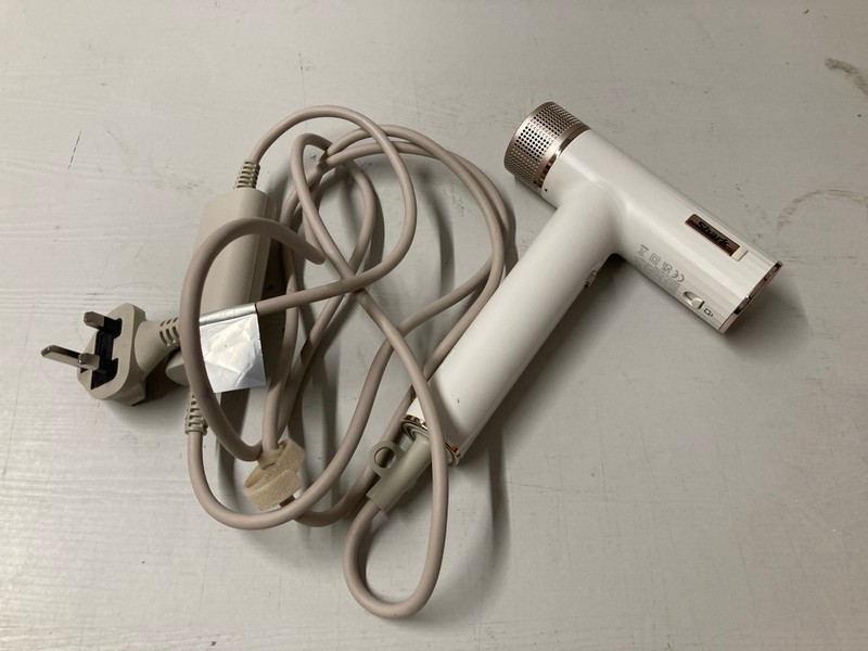 Lot 20  
            Nottingham SR3 - Delivery Only 

                
SHARK SPEED STYLE HIGH VELOCITY DRYER