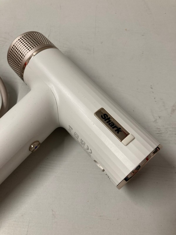 Lot 20  
            Nottingham SR3 - Delivery Only 

                
SHARK SPEED STYLE HIGH VELOCITY DRYER