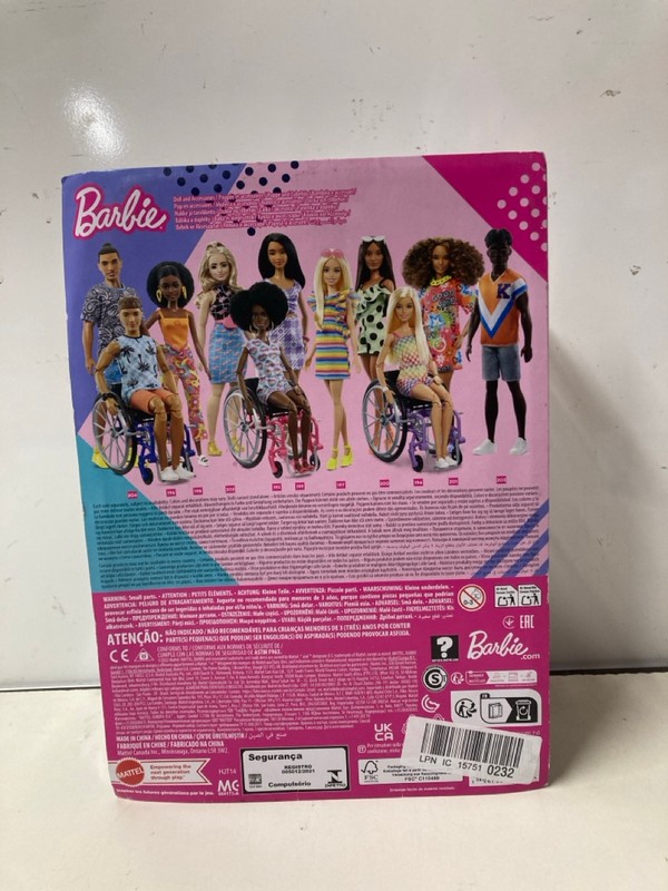 Lot 215  
            Nottingham SR3 - Delivery Only 

                
3 X ITEMS TO INCLUDE SANTAVERSE ELF DOOR