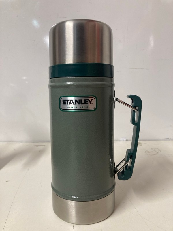 Lot 222  
            Nottingham SR3 - Delivery Only 

                
BOX OF ITEMS TO INCLUDE STANLEY FLASK