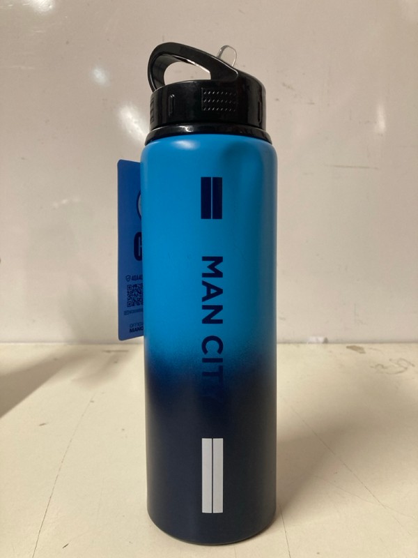 Lot 222  
            Nottingham SR3 - Delivery Only 

                
BOX OF ITEMS TO INCLUDE STANLEY FLASK