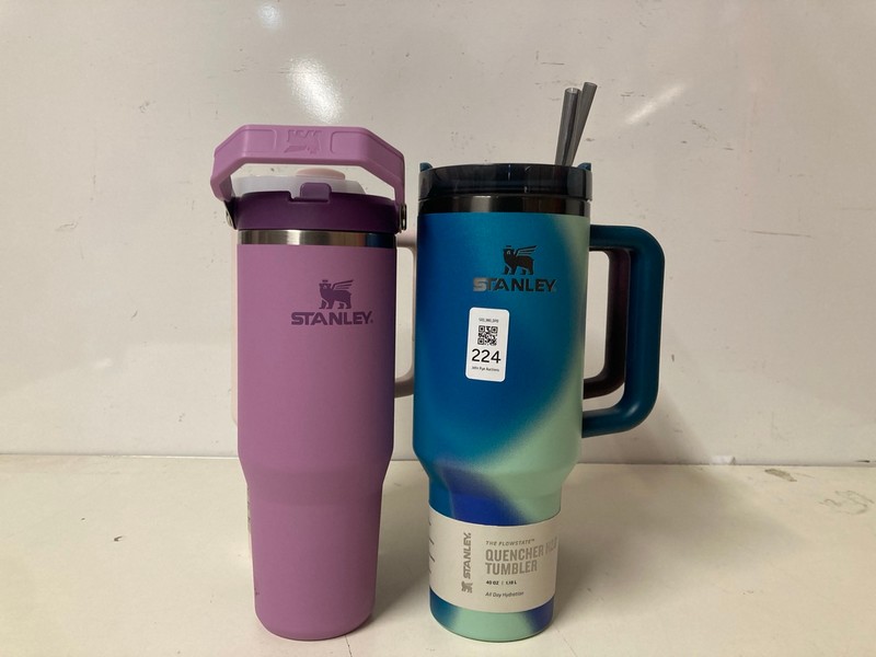 Lot 224  
            Nottingham SR3 - Delivery Only 

                
4 X STANLEY FLASKS