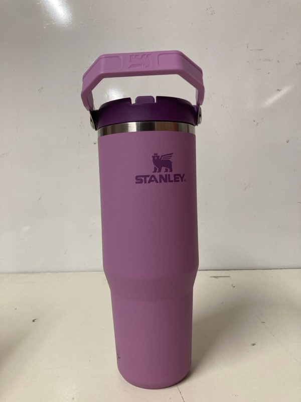 Lot 224  
            Nottingham SR3 - Delivery Only 

                
4 X STANLEY FLASKS