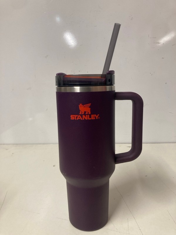 Lot 224  
            Nottingham SR3 - Delivery Only 

                
4 X STANLEY FLASKS