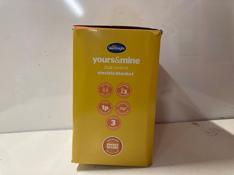 Lot 230  
            Nottingham SR3 - Delivery Only 

                
SILENT NIGHT YOURS N MINE DUAL CONTROL ELECTRIC BLANKET