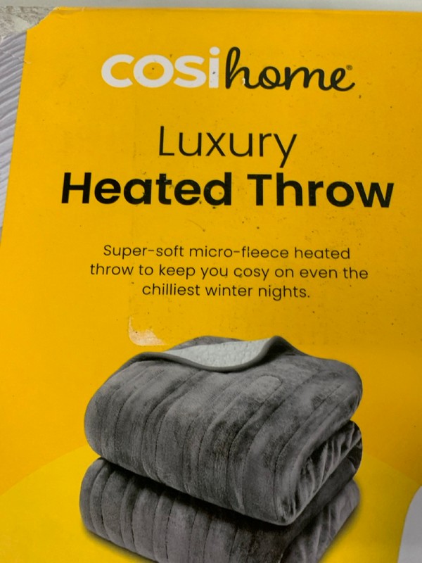 Lot 231  
            Nottingham SR3 - Delivery Only 

                
COSI HOME LUXARY HEATED THROW