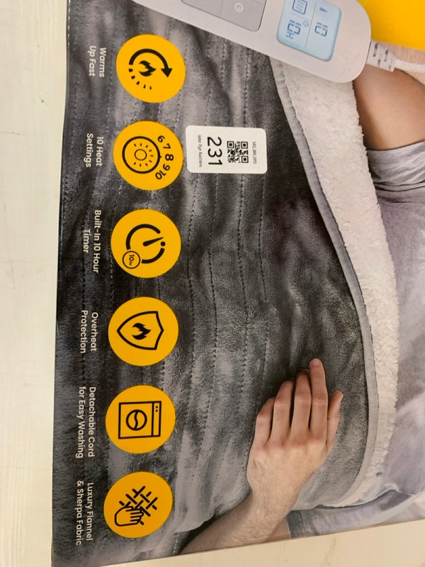 Lot 231  
            Nottingham SR3 - Delivery Only 

                
COSI HOME LUXARY HEATED THROW