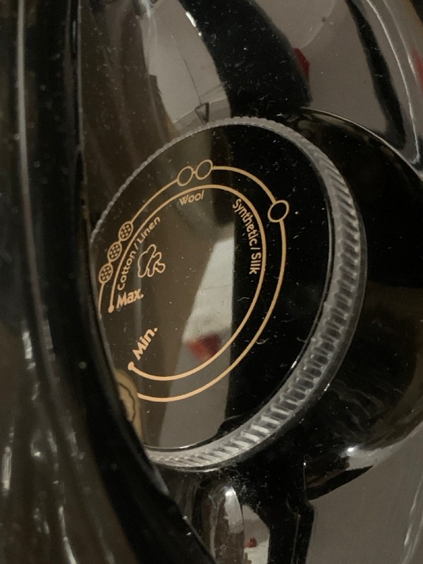 Lot 245  
            Nottingham SR3 - Delivery Only 

                
TOWER 2700W LOCKABLE STEAM GENERATOR IRON - Image 4