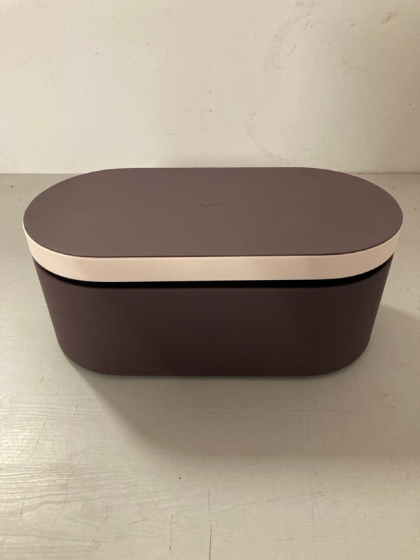 Lot 24  
            Nottingham SR3 - Delivery Only 

                
DYSON AIRWRAP CO-ANDA 2X STRAIGHT + WAVY HAIR CURLER