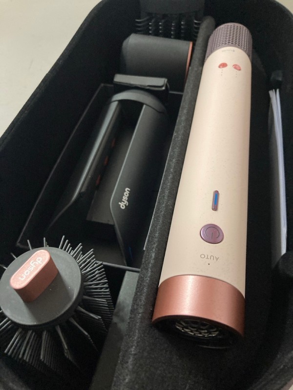 Lot 24  
            Nottingham SR3 - Delivery Only 

                
DYSON AIRWRAP CO-ANDA 2X STRAIGHT + WAVY HAIR CURLER
