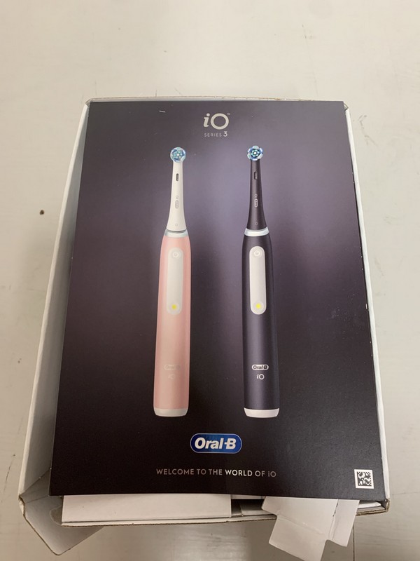 Lot 257  
            Nottingham SR3 - Delivery Only 

                
ORAL-B IO SERIES 3 DUO TOOTHBRUSH SET