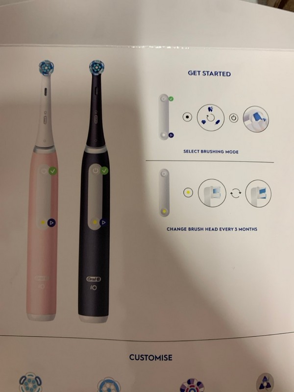 Lot 257  
            Nottingham SR3 - Delivery Only 

                
ORAL-B IO SERIES 3 DUO TOOTHBRUSH SET - Image 4