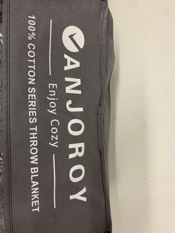 Lot 271  
            Nottingham SR3 - Delivery Only 

                
VANJOROY THROW BLANKET - Image 2