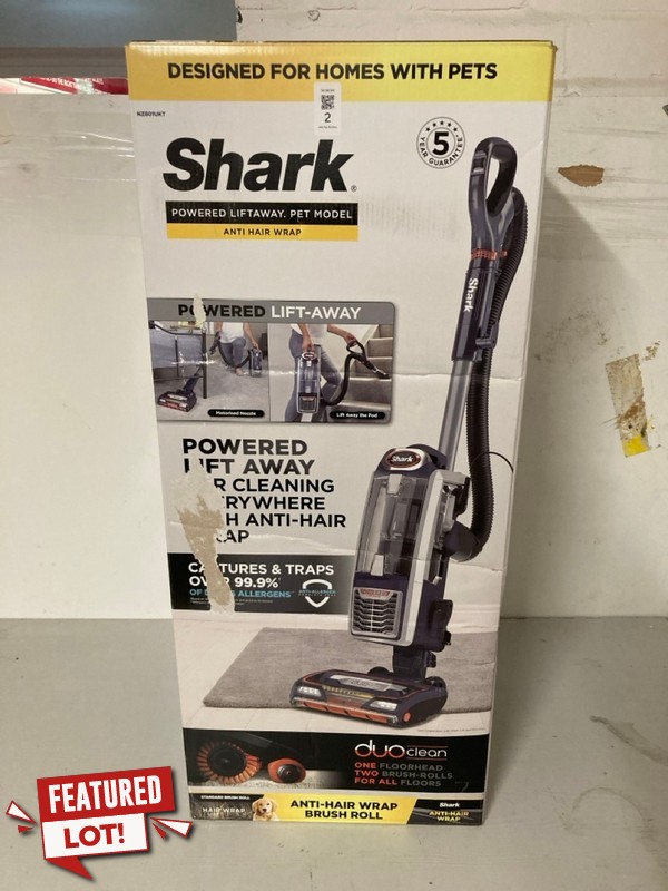 Lot 2  
            Nottingham SR3 - Delivery Only 

                
SHARK ANTI HAIR WRAP VACUUM CLEANER