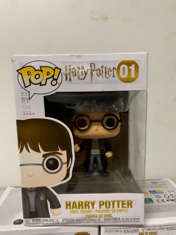 Lot 303  
            Nottingham SR3 - Delivery Only 

                
3 X  FUNKO POP FIGURES TO INCLUDE HARRY POTTER
