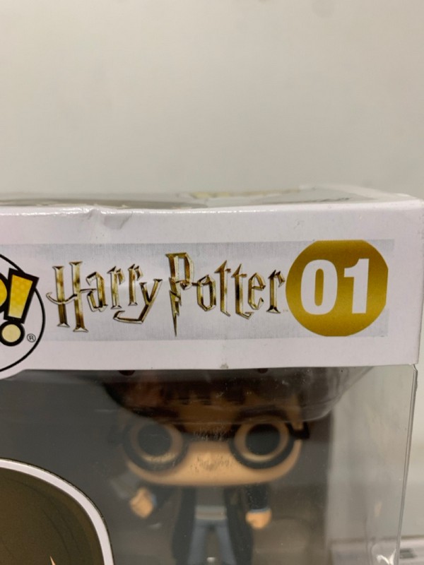 Lot 303  
            Nottingham SR3 - Delivery Only 

                
3 X  FUNKO POP FIGURES TO INCLUDE HARRY POTTER