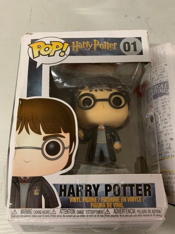 Lot 304  
            Nottingham SR3 - Delivery Only 

                
2 X  FUNKO POP FIGURES TO INCLUDE  HARRY POTTER