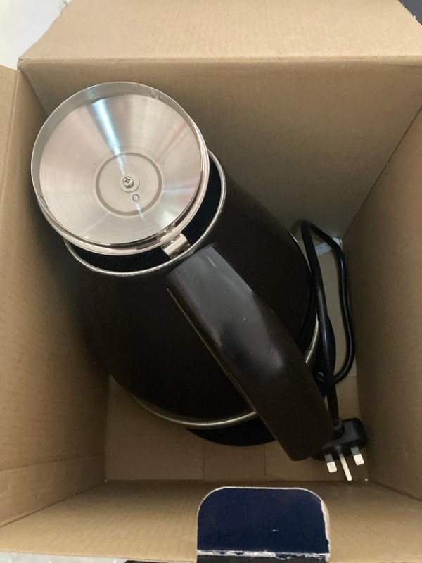 Lot 336  
            Nottingham SR3 - Delivery Only 

                
DELONGHI ICONA KETTLE AND TOASTER SET - Image 2