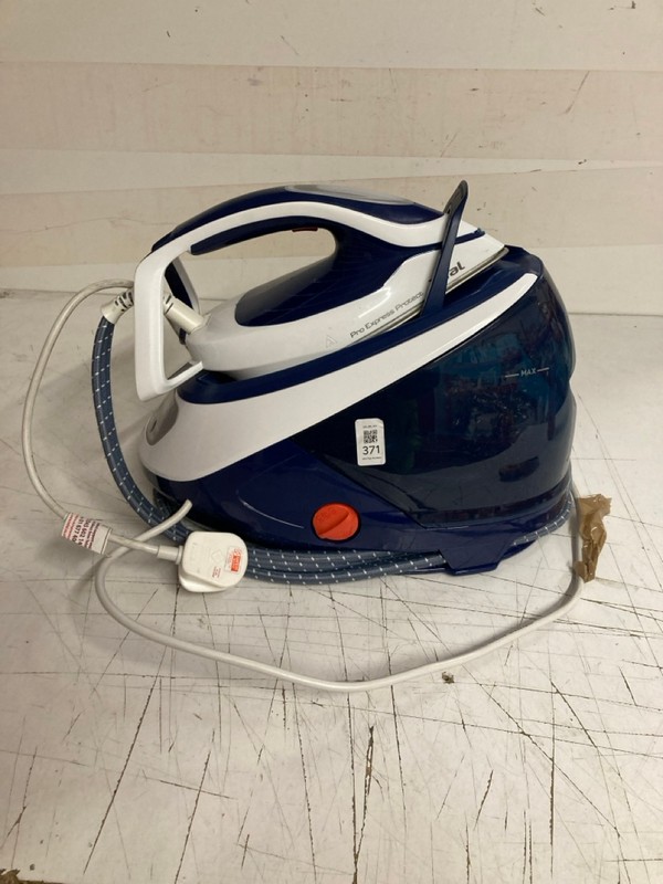 Lot 371  
            Nottingham SR3 - Delivery Only 

                
TEFAL STEAM IRON