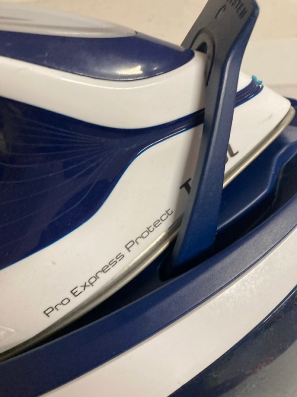 Lot 371  
            Nottingham SR3 - Delivery Only 

                
TEFAL STEAM IRON