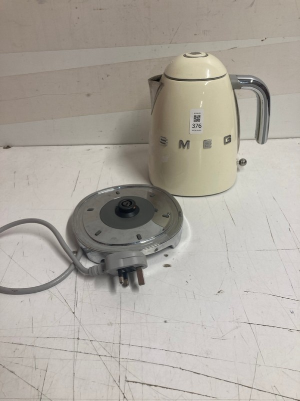 Lot 376  
            Nottingham SR3 - Delivery Only 

                
SMEG KETTLE - Image 2