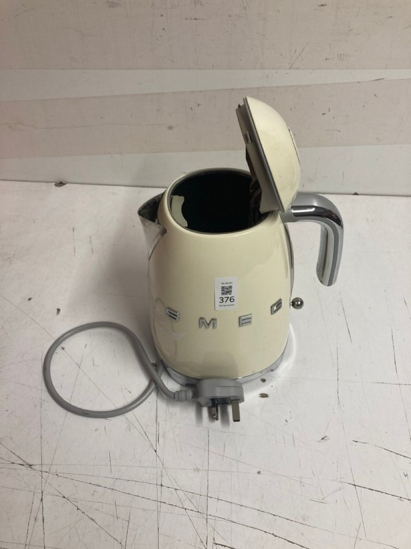 Lot 376  
            Nottingham SR3 - Delivery Only 

                
SMEG KETTLE - Image 4
