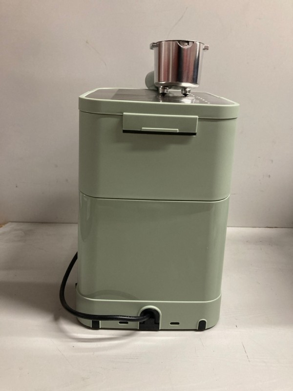 Lot 394  
            Nottingham SR3 - Delivery Only 

                
DELONGHI STILOSA ESPRESSO AND CAPPUCCINO COFFEE MAKER