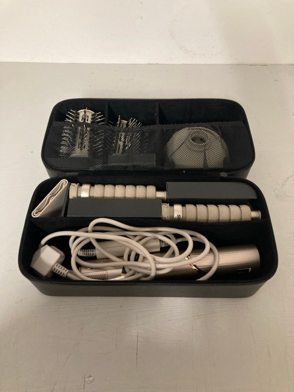 Lot 3  
            Nottingham SR3 - Delivery Only 

                
SHARK FLEX STYLE AIR STYLING AND DRYING SYSTEM