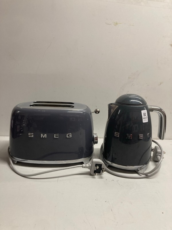 Lot 407  
            Nottingham SR3 - Delivery Only 

                
SMEG TOASTER AND KETTLE SET