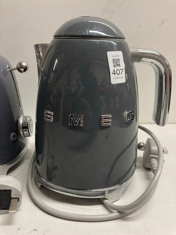 Lot 407  
            Nottingham SR3 - Delivery Only 

                
SMEG TOASTER AND KETTLE SET - Image 3