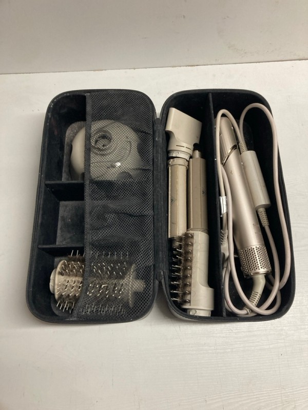 Lot 413  
            Nottingham SR3 - Delivery Only 

                
SHARK FLEXSTYLE AIRDRYING AND STYLING